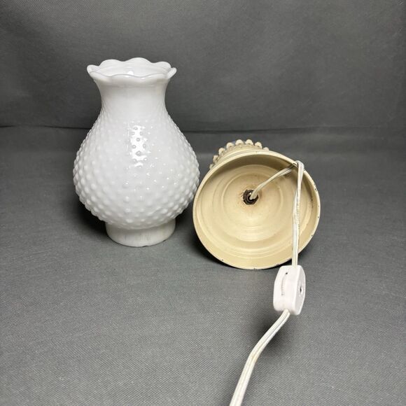 Vintage Milk Glass Hobnail & Brass Electric Boudoir Lamp Footed Footed-WORKS - Picture 6 of 8